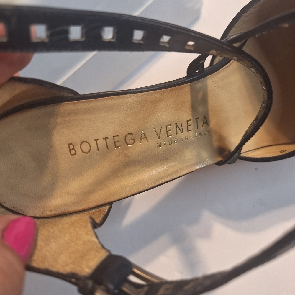 Bottega Veneta  Navy/Black Leather Strappy Heels. Size 8 B - Picture 8 of 13